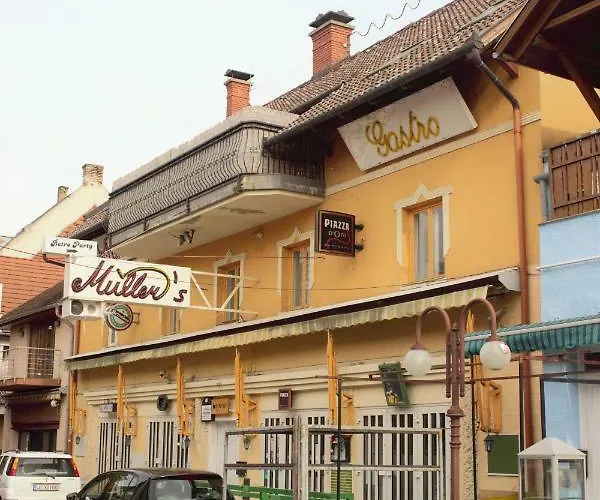 Mueller's 2 Apartment